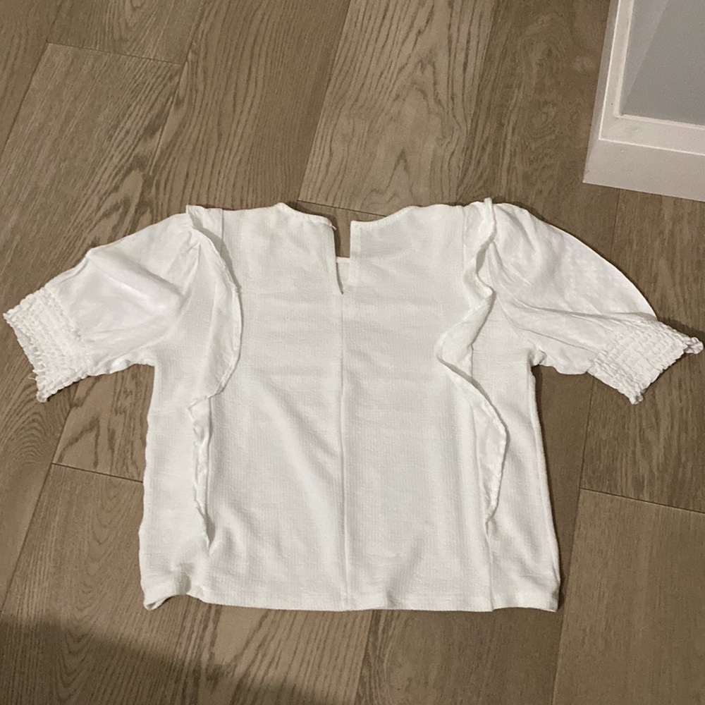 White blouse - Picture 2 of 2